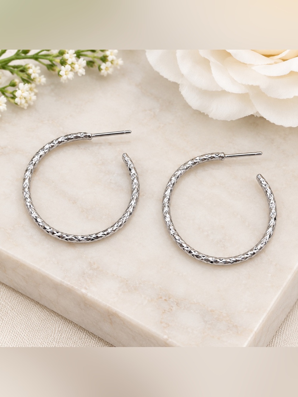 🌸 Silver Twisted Hoop Earrings